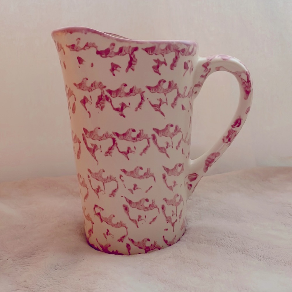 Unique vase with dusty pink design